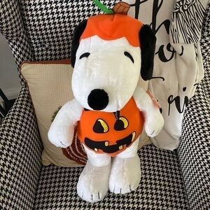 NWT SNOOPY PEANUTS PUMPKIN HALLOWEEN GREETER